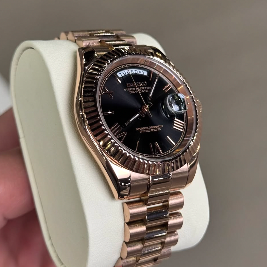 ELVANE® Golden Roman Numeral Dial