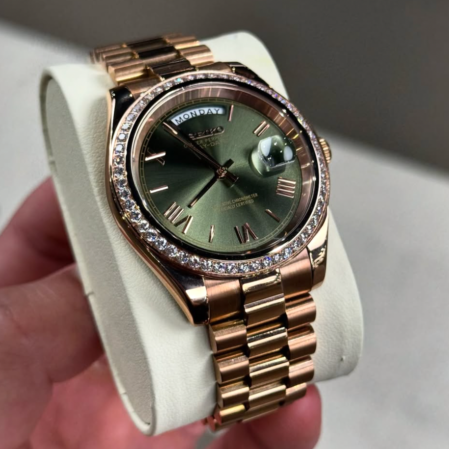 ELVANE® Royalé Roman Numeral Dial