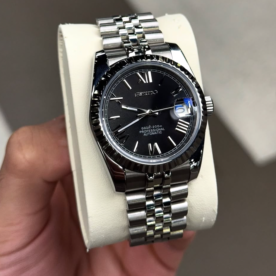 ELVANE® Black Roman Numeral Dial